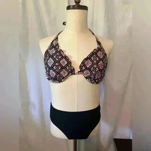 2 Piece Swimsuits For All Swimsuit. Top14. BottomL. Black And Pink. Ruffles - Picture 1 of 7